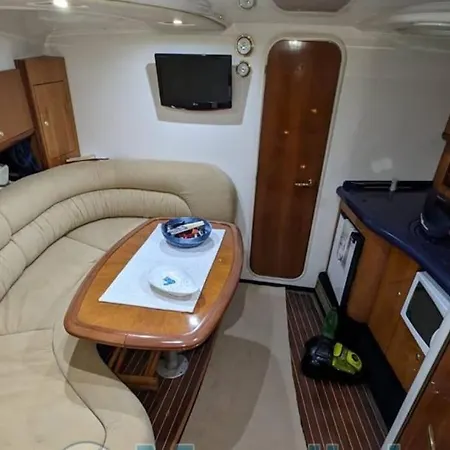 Botel Magma Luxury Experience *