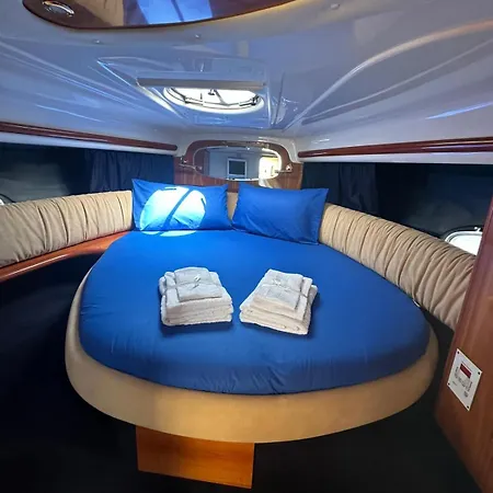 Magma Luxury Experience Botel *