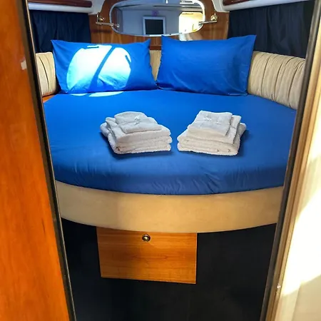 Botel Magma Luxury Experience